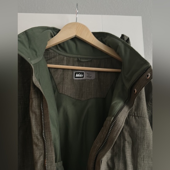 REI Men’s rain shell jacket size L - Picture 8 of 13